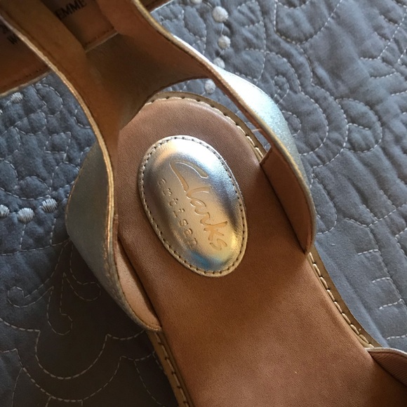 Clark’s Silver Metallic Platform Sandals - Picture 4 of 4